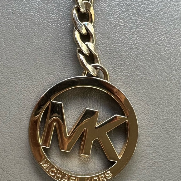 Michael Kors Gold Tone Bag Charm Hang Tag - Picture 6 of 14